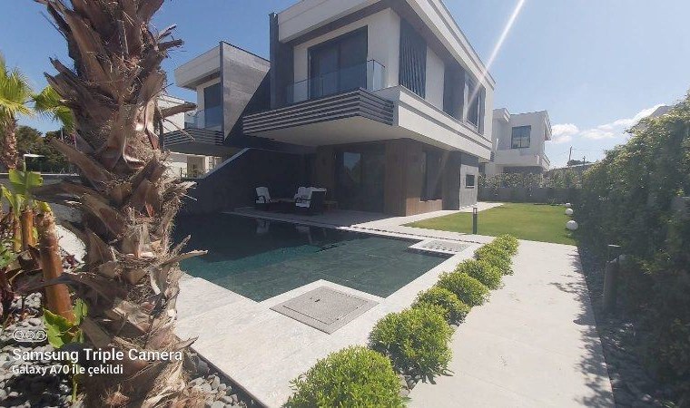 İzmir Çeşme Alaçatı Müstakil Havuzlu 4+1 Satılık Dubleks Lüks Villa