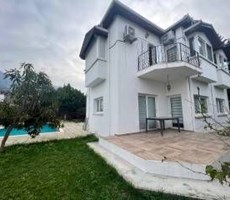 Girne’de 3+1 Havuzlu Büyük Bahçeli Villa