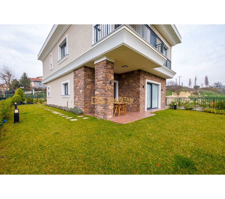 BAHÇEŞEHİR'DE SENET VADELİ SATILIK ULTRA LÜKS VİLLA