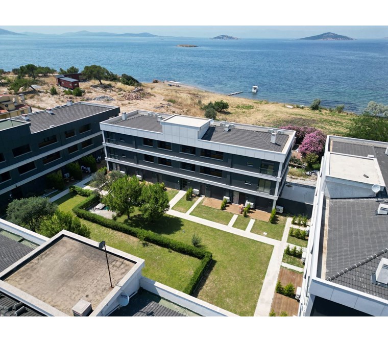 AYVALIK SAHİLKENTTE DENİZE SIFIR SİTEDE SATILIK DAİRE