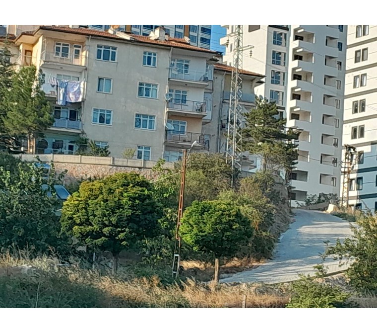 VADİ EMLAK'TAN TOPÇAM MAHALLESİNDE SATILIK 2+1 DAİRE