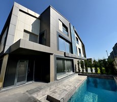 ZEKERİYAKÖY'DE SİTE İÇİNDE 400 m² SATILIK MÜSTAKİL HAVUZLU VİLLA