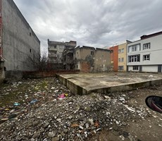 EMLAK 72 DEN PETROL MAHALLESİNDE KİRALIK KÖŞEBAŞI ARSA