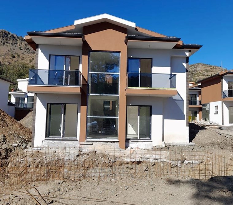 müjgan emlaktan dalaman taşlıburunda satılık 4+1 villa