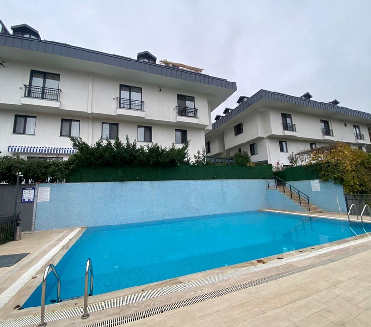 Sarıyer maden mahallesinde önü açık satılık çatı dubleks