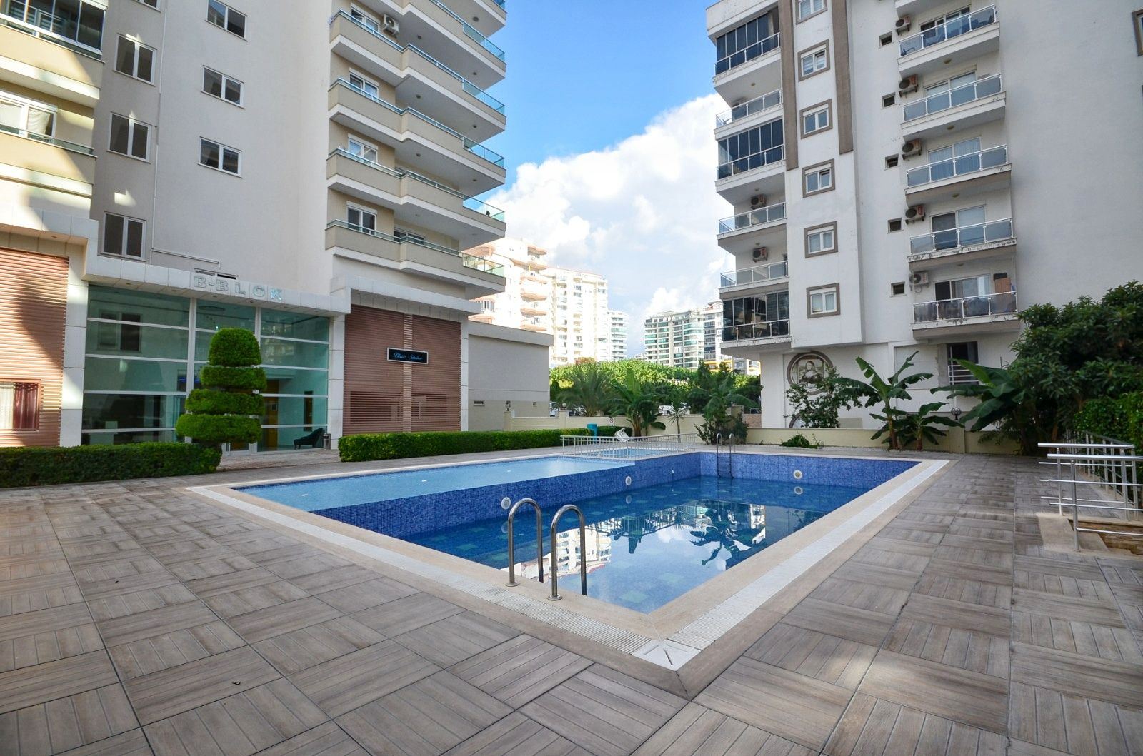 ALANYA MAHMUTLARDA DENİZE 500M LÜKS EŞYALI 1+1 SATILIK DAİRE