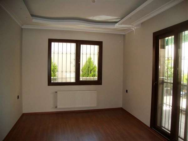 İKÇÜ YAKINI GENÇ BİNA DA DOĞALGAZLI EBEVEYN BANYOLU 2+1