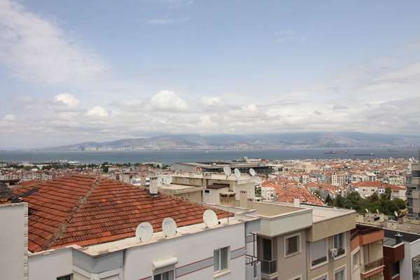 ÜÇKUYULAR DEMOKRASİ ÜNV. YAKINI DENİZ MANZ. SIFIR 1+1