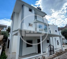 Didim Fevzipaşa Mahallesi Site İçinde 3+1 Bahçeli Tripleks Villa