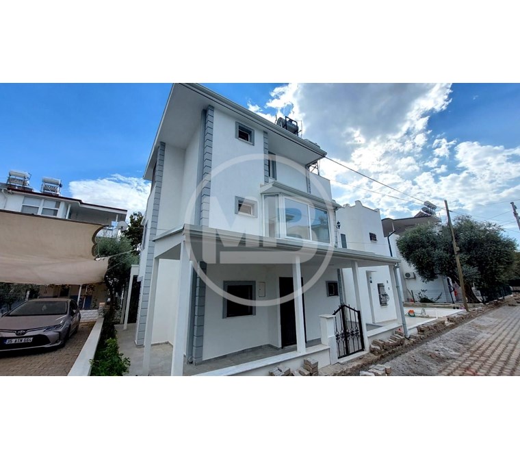 Didim Fevzipaşa Mahallesi Site İçinde 3+1 Bahçeli Tripleks Villa