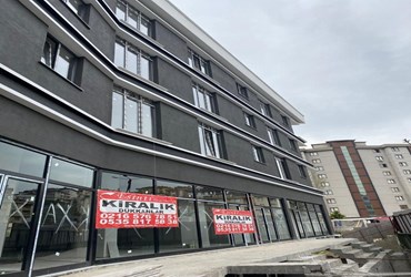 YEDİTEPE ÜNİ. YÜRÜME MESAFESİ ÖĞRENCİ BÖLGESİNDE 320M2 DÜKKAN