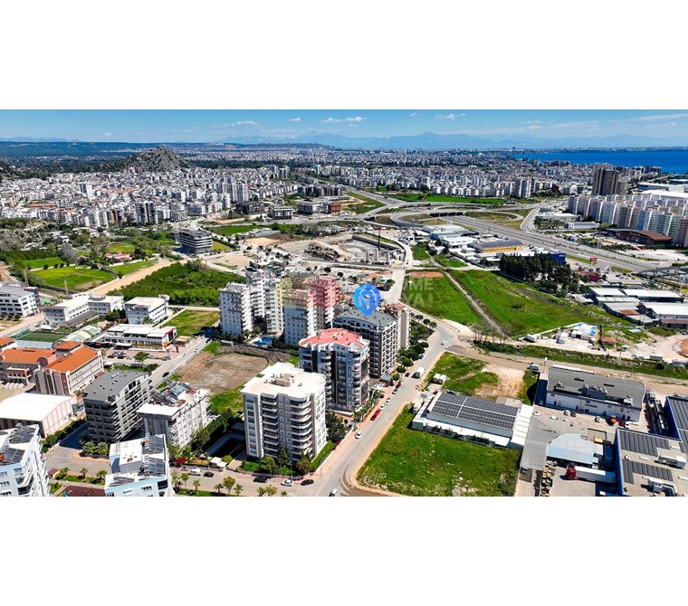 Sea View Apartment for Sale in Antalya Konyaalti Close to the Beach in a Complex with Pool