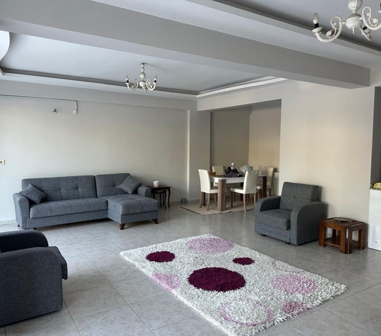Buca Hürriyet Mahallesi'nde, Caddeye Yakın, Müstakil Girişli, Bahçeli, Bacalı, Kiralık Daire