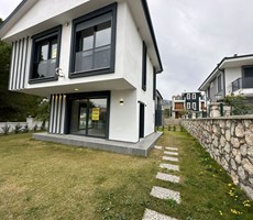 Karaburun Satılık 3+1 Villa ( Müstakil Girişli )