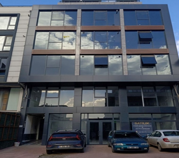 KARTEPE İSTASYON'DA İŞ MERKEZİNDE SATILIK 1+1 LÜKS OFİS