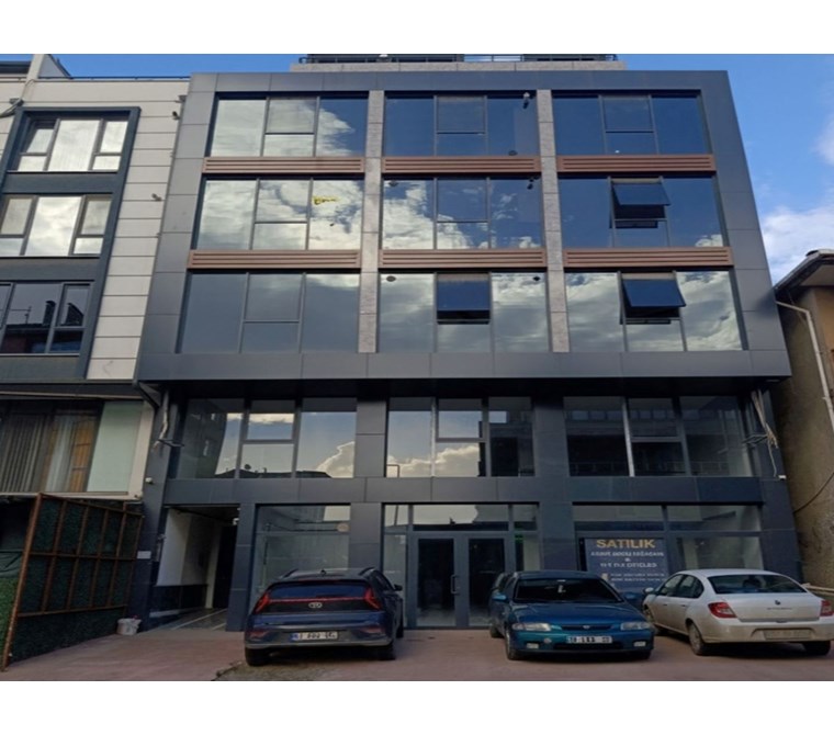KARTEPE İSTASYON'DA İŞ MERKEZİNDE SATILIK 1+1 LÜKS OFİS