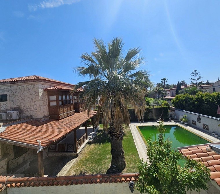 İzmir Çeşme Alaçatı Köy İçine Yakın Eşyalı Satılık Taş Ev Villa