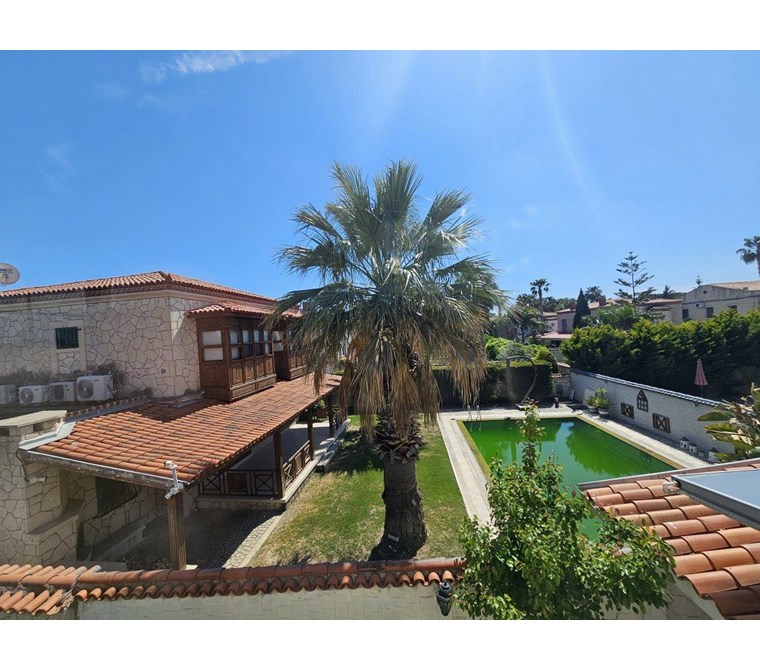 İzmir Çeşme Alaçatı Köy İçine Yakın Eşyalı Satılık Taş Ev Villa