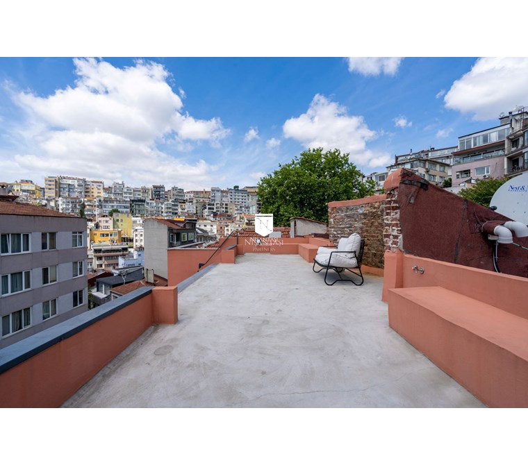Unique Bosphorus View Rental Apartment in Gümüşsuyu with Furniture
