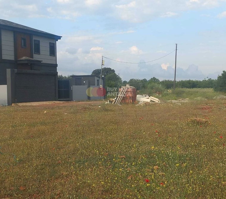 Угловой участок для продажи, рядом с больницей, университетом и организованной промышленностью в Ант