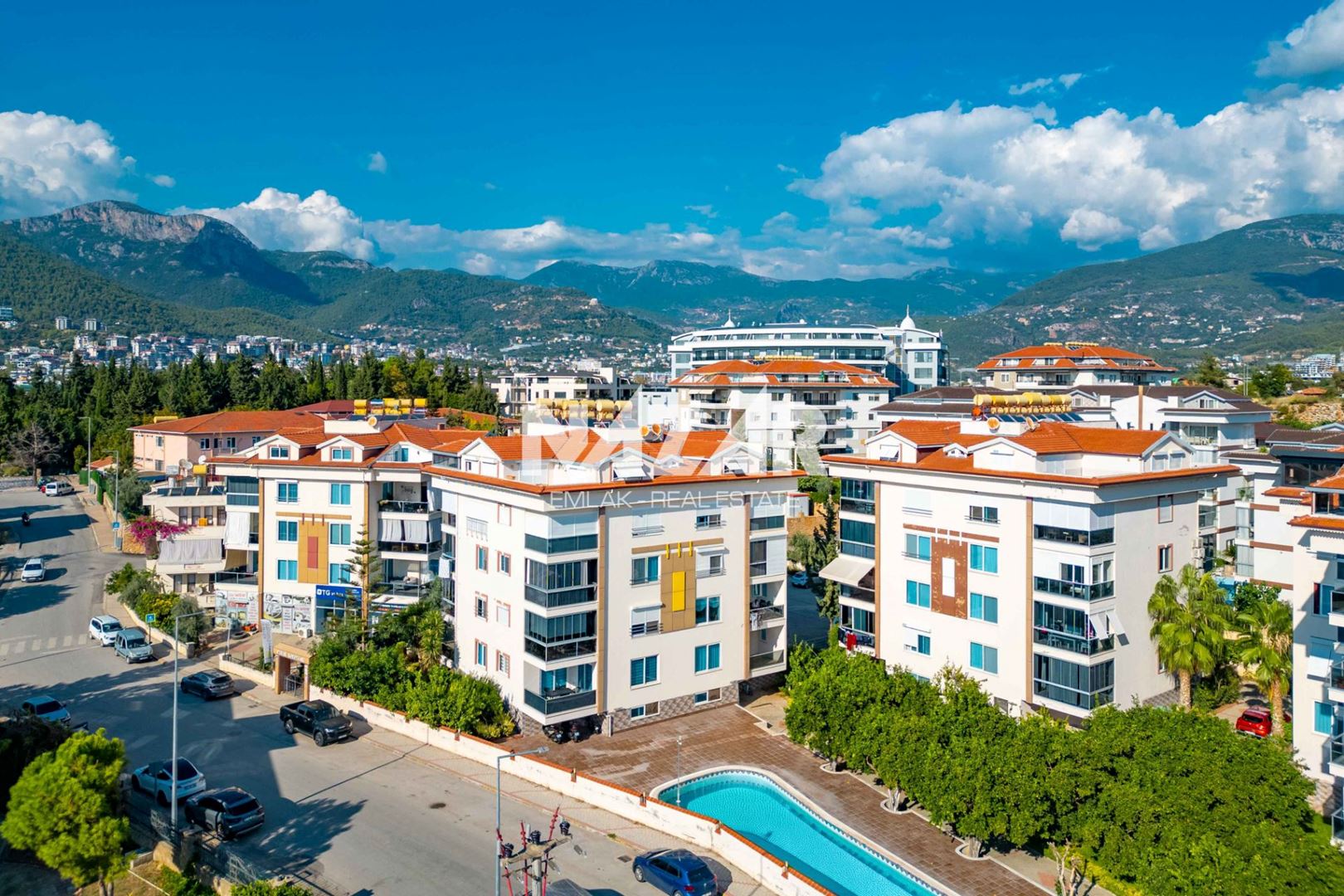 Alanya Oba’da Satılık 3+1 Eşyalı Geniş Daire – 180 m2