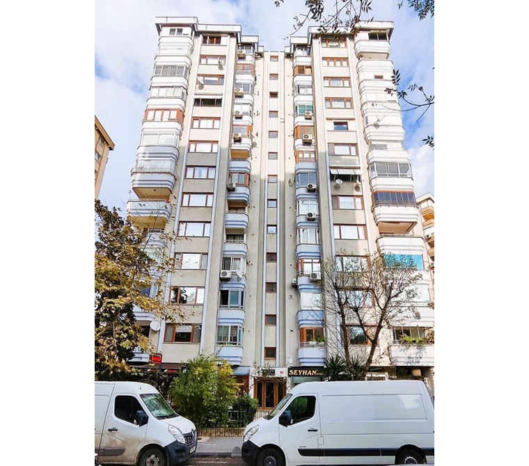 *KOZYATAĞI DUMANKAYA SİTESİNDE 175m2 SATILIK 4+1 ARA KAT DAİRE*