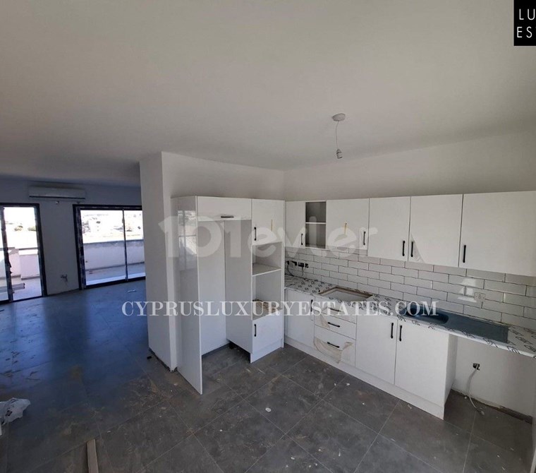 KIBRIS LEFKOSA KUCUKKAYMAKLIDA 2+1 TURK TAPULU PENTHOUSE DAIRE