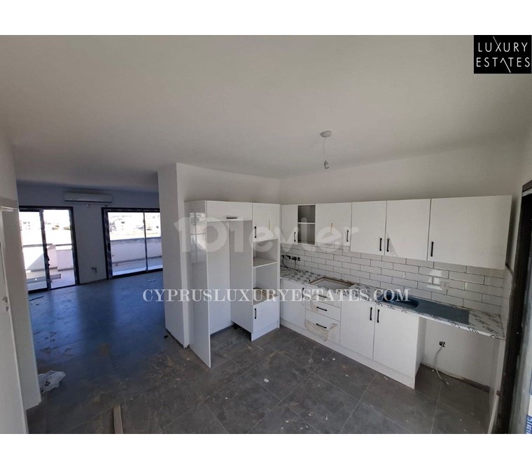 KIBRIS LEFKOSA KUCUKKAYMAKLIDA 2+1 TURK TAPULU PENTHOUSE DAIRE