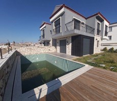 İzmir Çeşme Reis Dere Müstakil Havuzlu 4+1 Satılık Yeni Villa