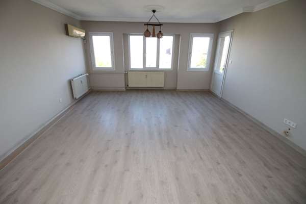ÇAMLIK EVLER SİTESİNDE ARAKAT BAKIMLI ASANSÖRLÜ 3+1 DAİRE