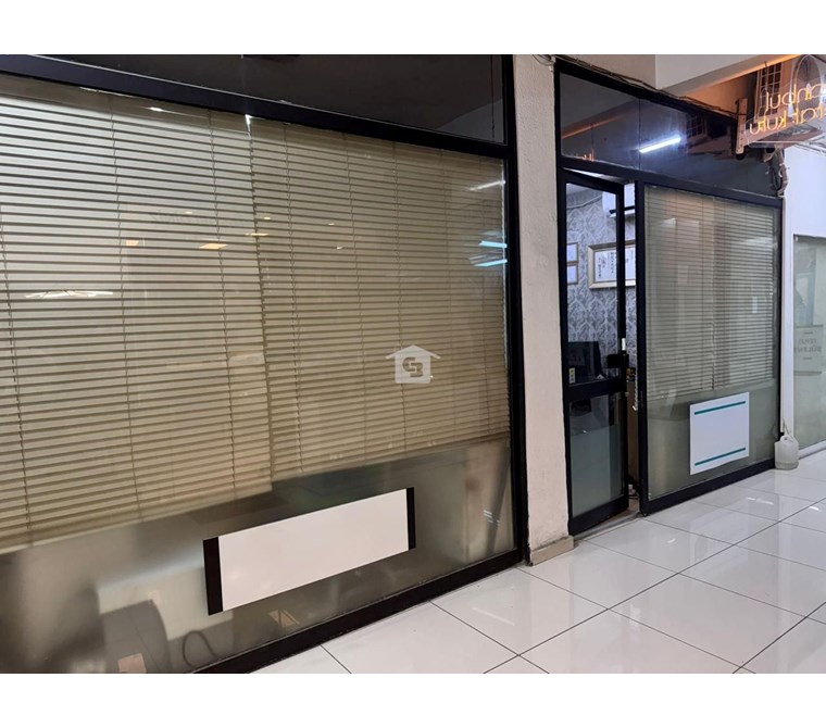 Üsküdar Kuyumcular Çarşısı'nda Satılık Net 24 m² Dükkan