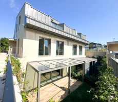 USKUMRUKÖY'DE TÜNELE YAKIN KONUMDA 225m² 4+1 SATILIK İKİZ VİLLA