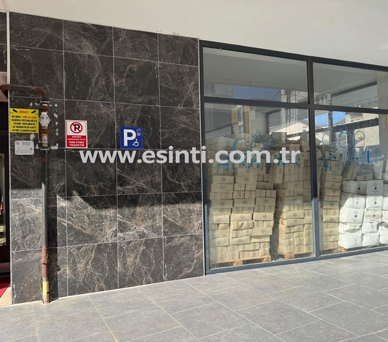 Samandıra'da 220 m2 Köşe Dükkan - Satılık