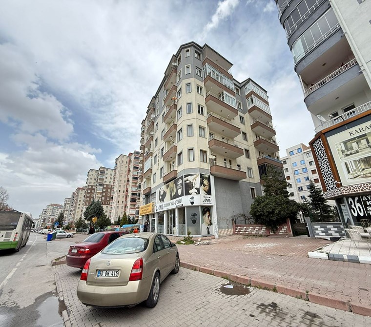 AKDAMAR - Bağdat Caddesi Üzerinde Satılık Kombili 3+1 Daire!