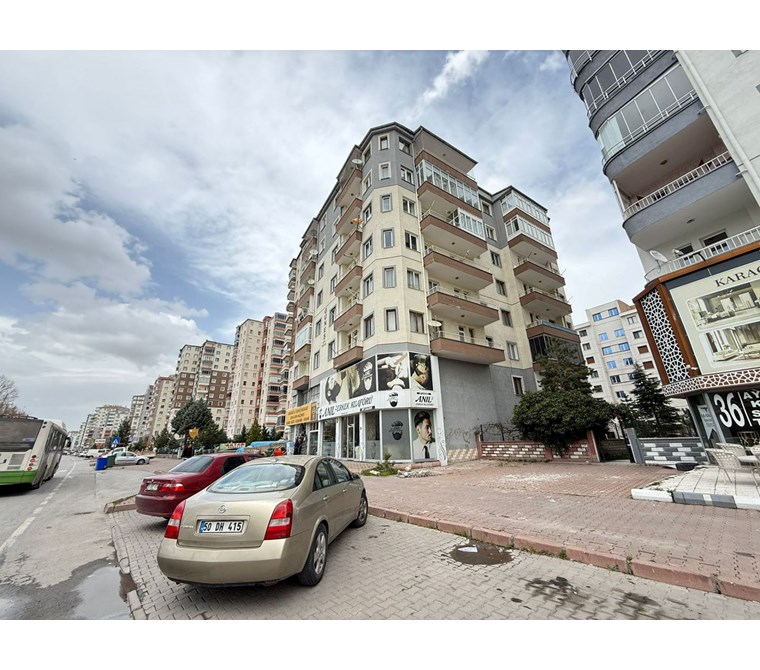 AKDAMAR - Bağdat Caddesi Üzerinde Satılık Kombili 3+1 Daire!