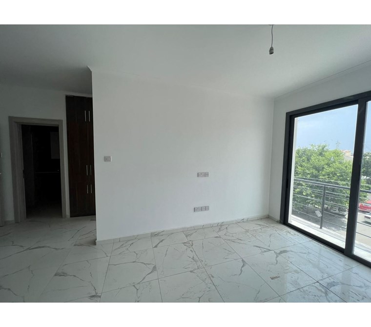 GİRNE KARAOĞLANOĞLUN'DA SATILIK 1+1 OFİS