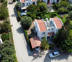 Girne Amerikan Üniversitesi Yanında Site İçerisinde Satılık İkiz Villa..