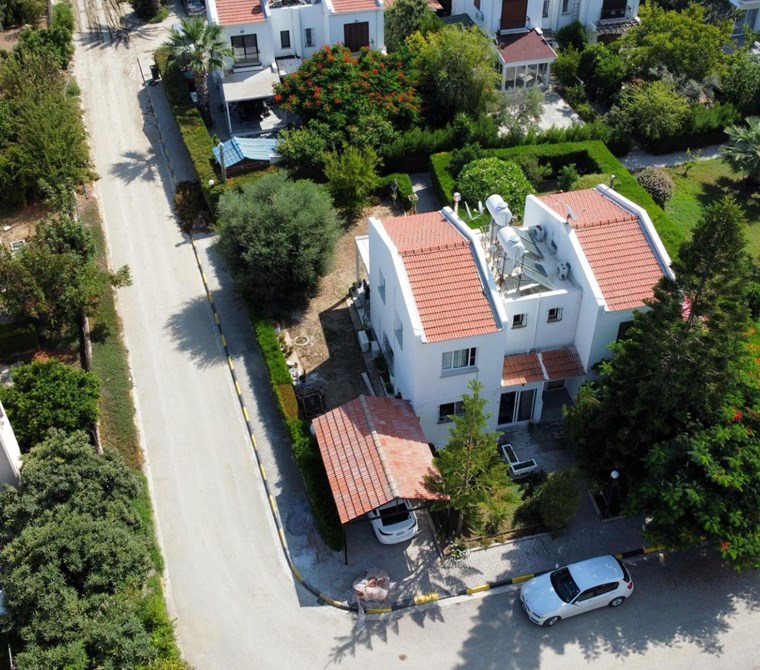 Girne Amerikan Üniversitesi Yanında Site İçerisinde Satılık İkiz Villa..