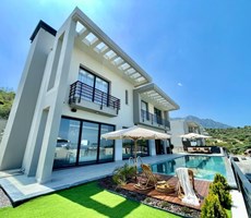 Girne Çevre yolunda ultra lüks satılık muhteşem manzaralı villa!