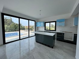 GİRNE KARŞIYA'DA SATILIK 3+1 ODALI 2 SUIT ODASI OLAN OZEL HAVUZ