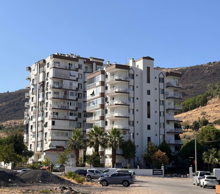 KARŞIYAKA ZÜBEYDE HANIM MAHALLESİ'NDE KİRALIK 3+1 ARAKAT DAİRE