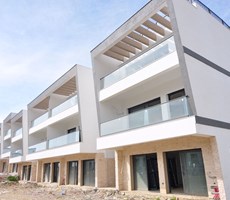 Kuşadası Davutlar'da Deniz Manzaralı Satılık 2+1 Daireler