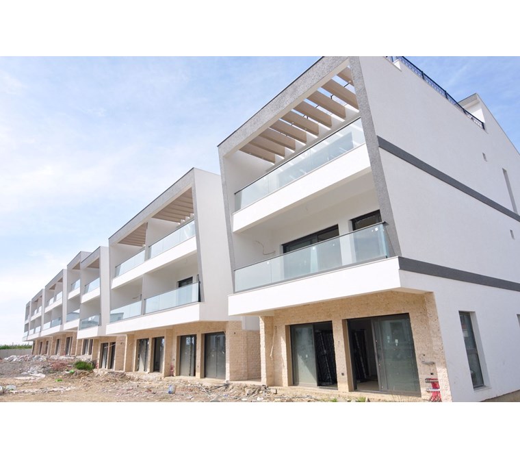 Kuşadası Davutlar'da Deniz Manzaralı Satılık 2+1 Daireler
