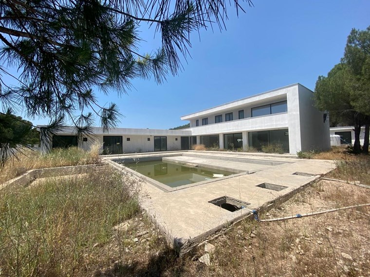 İzmir Menderes Küner'de Natamam Müstakil Ev ve 2000m2 Arsa