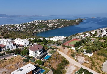 BOĞAZİÇİ'NDE SATILIK DENİZ MANZARALI TRIPLEX VİLLA