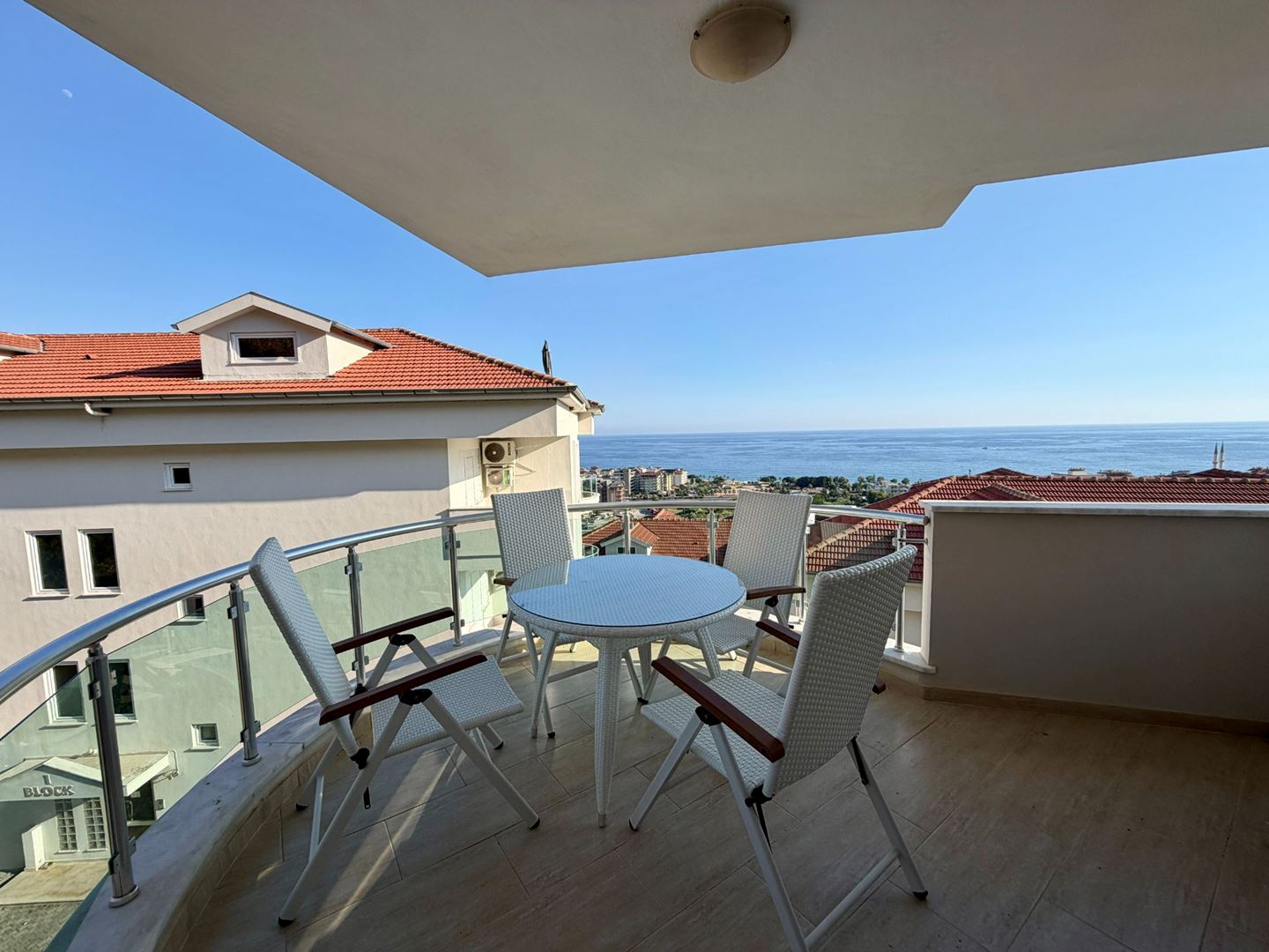 ALANYA KLEOPATRA’DA PANORAMİK DENİZ MANZARALI FULL EŞYALI 3+1 PENTHOUSE