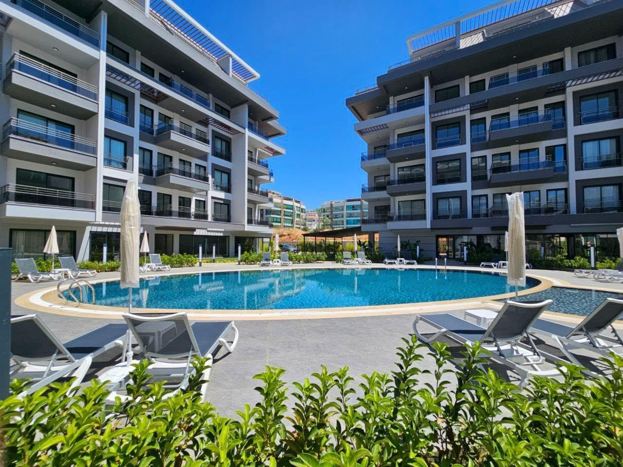 ALANYA OBA’DA HAVUZ MANZARALI FULL EŞYALI 1+1 DAİRE