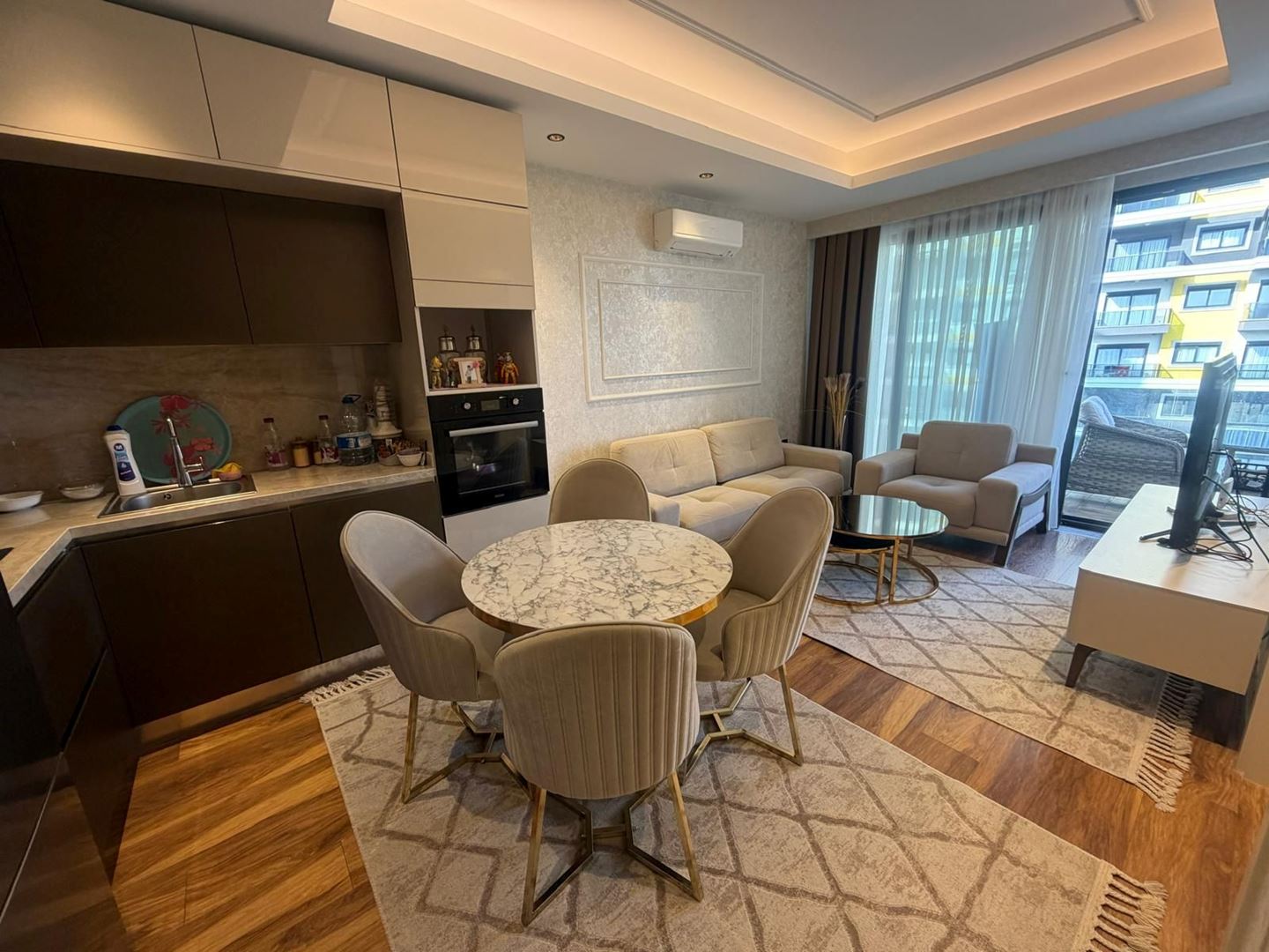 ALANYA MAHMUTLARDA YERDEN ISITMALI DOĞA MANZARALI 1+1 SATILIK DAİRE