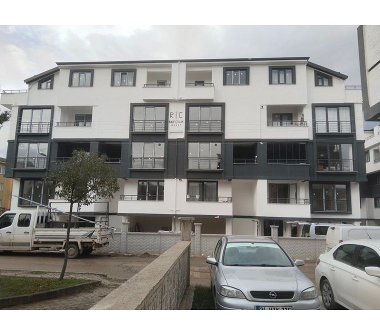 Gölcük Çiftlik’te E-5’e Yakın, Sıfır, 3+1, Kapalı Otoparklı, Yerden Isıtmalı Kiralık