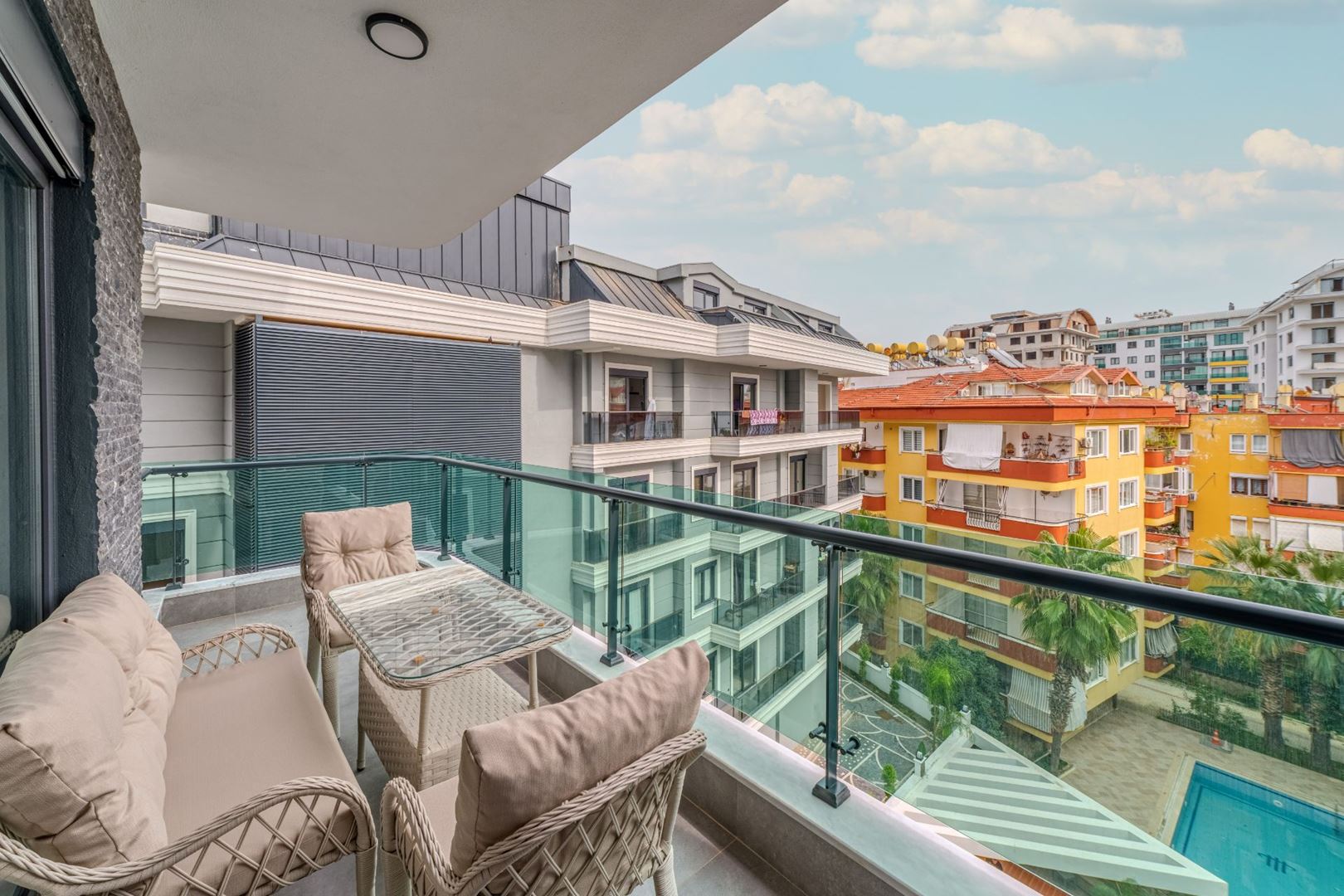 ALANYA GÜLLERPINARI’NDA MERKEZİ KONUMDA ULTRA LÜKS EŞYALI 2+1 SATILIK DAİRE · 6 · Fotoğraflar